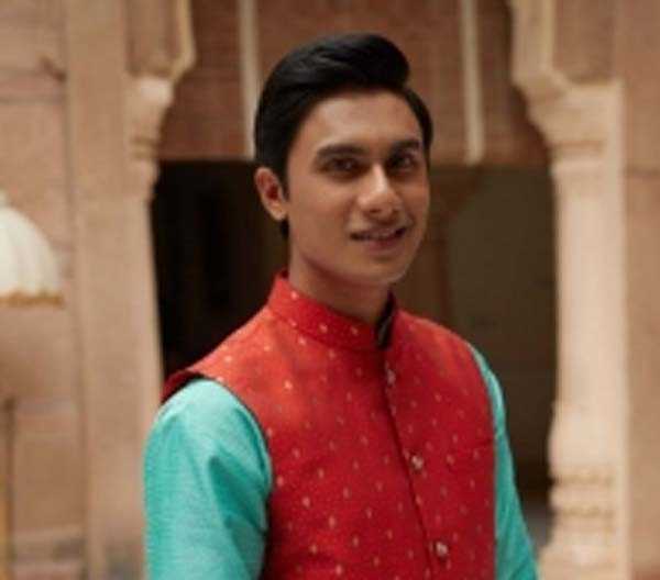 नसीरुद्दीन शाह ने नवोदित अभिनेता ऋत्विक भौमिक को बताए लाइफ हैक नसीरुद्दीन शाह ने नवोदित अभिनेता ऋत्विक भौमिक को बताए लाइफ हैक